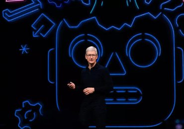 Tim Cook chỉ trích thẳng mặt: ‘Facebook đi quá giới hạn’