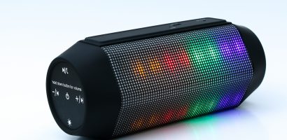 SoundMax R-600: loa Bluetooth trẻ trung, đèn LED đa sắc màu sành điệu