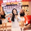 Suni Hạ Linh khuấy động cửa hàng mới của COTTON ON tại Vincom Đồng Khởi