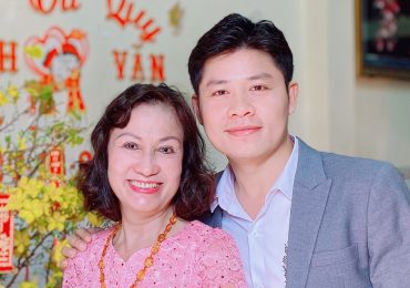 “Dắt mẹ đi khắp thế gian”: Nguyễn Văn Chung sáng tác bài hát dành cho những người con còn mẹ