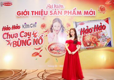 Đại sứ thương hiệu Hòa Minzy tại sự kiện ra mắt sản phẩm mới Hảo Hảo