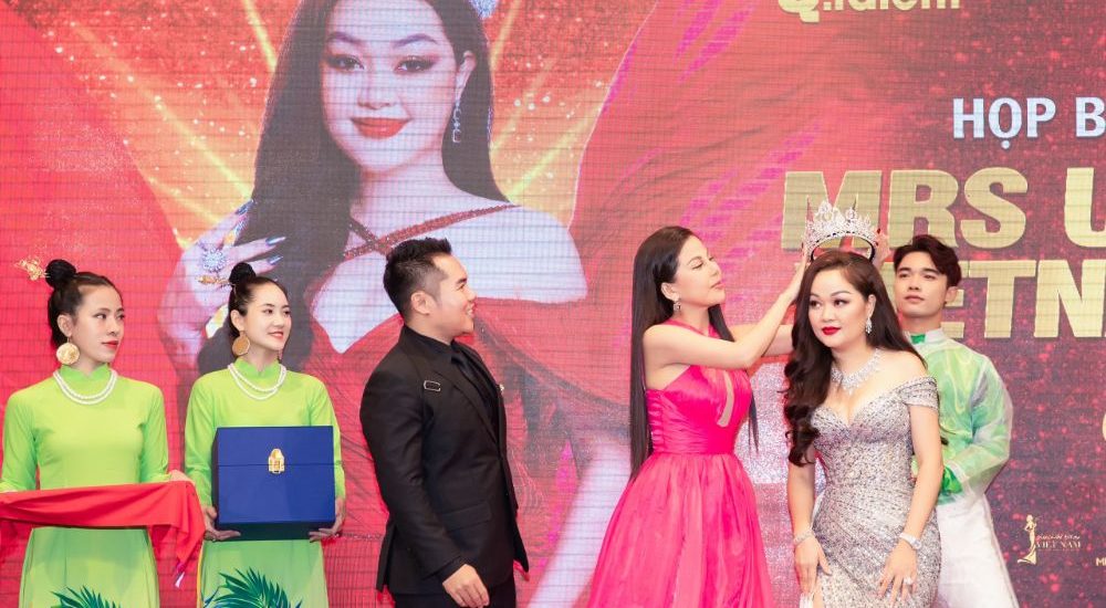 CEO thương hiệu Ngọc Châu Âu đình đám Hoàng Thanh Nga dự thi Mrs Universe 2022