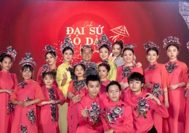 NTK Việt Hùng tràn ngập hạnh phúc trong đêm Gala Đại sứ Áo dài Việt Nam