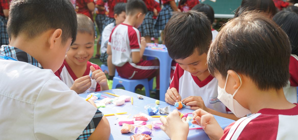 Học thông qua Chơi kết nối nhà trường và gia đình, tạo điều kiện tối đa cho trẻ phát triển 
