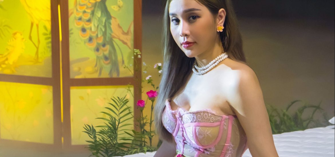 “Tân binh” UKI Uyên đầu tư tiền tỷ cho MV mới kết hợp cùng rapper Freaky