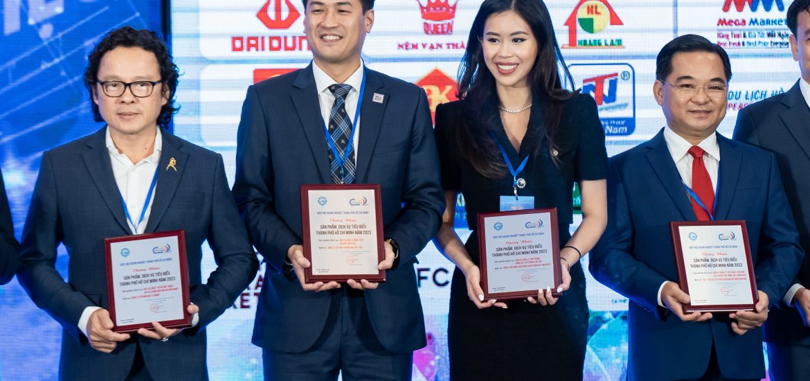  CEO Tiên Nguyễn nhận nhiều giải thưởng cho DAFC