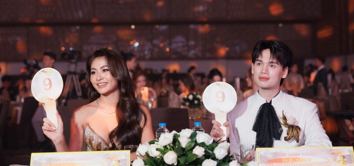 Hoa hậu Xuân Hạnh hội ngộ ca sĩ Nguyễn Trần Trung Quân trên ghế nóng