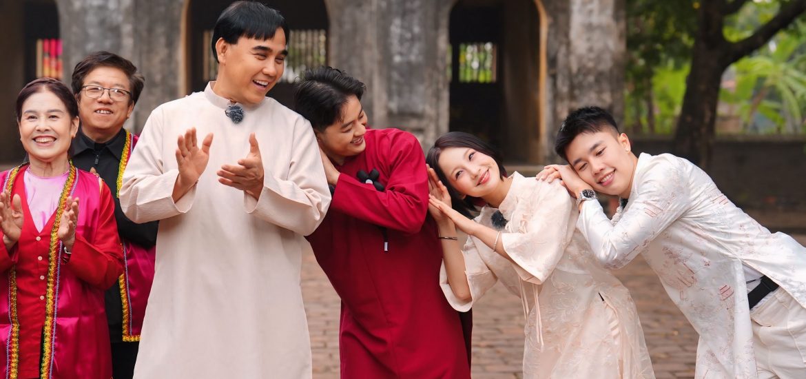 MC Quyền Linh, Thu Hà Ceri, Long Vũ tham gia chương trình livestream sản vật địa phương ở tỉnh Hưng Yê