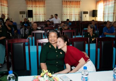 Lý Nhã Kỳ tri ân cựu chiến binh Long Đất dịp đại lễ 30.4