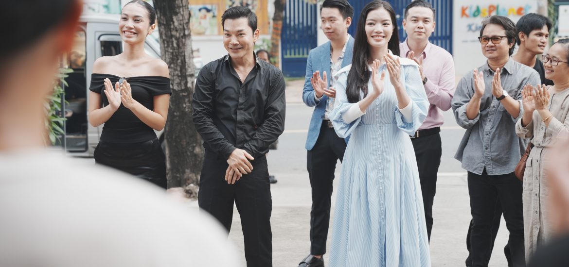 Dàn sao nhiều thế hệ quy tụ trong phim đầu tiên Trần Bảo Sơn làm đạo diễn