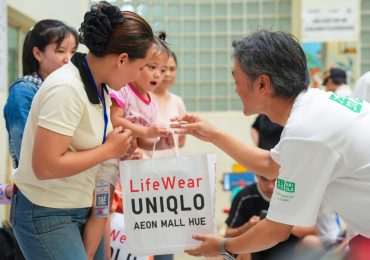 UNIQLO cùng Quỹ Hy Vọng trao tặng thiết bị y tế cho Bệnh Viện Trung Ương Huế