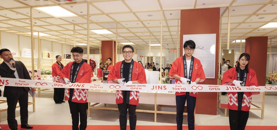 JINS Chính Thức Khai Trương Cửa Hàng Đầu Tiên Tại TTTM Saigon Centre