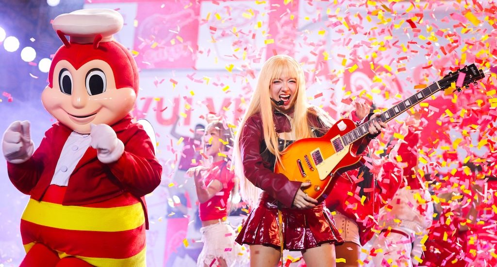 Phố đi bộ Nguyễn Huệ “thức giấc” trong đêm hội 20 năm Jollibee: Âm nhạc, sẻ chia và những khoảnh khắc khó quên