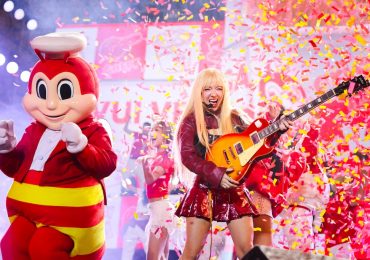 Phố đi bộ Nguyễn Huệ “thức giấc” trong đêm hội 20 năm Jollibee: Âm nhạc, sẻ chia và những khoảnh khắc khó quên