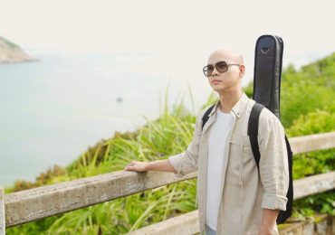 Phan Đinh Tùng cùng bà xã tái hiện miền ký ức ngọt ngào trong MV mới