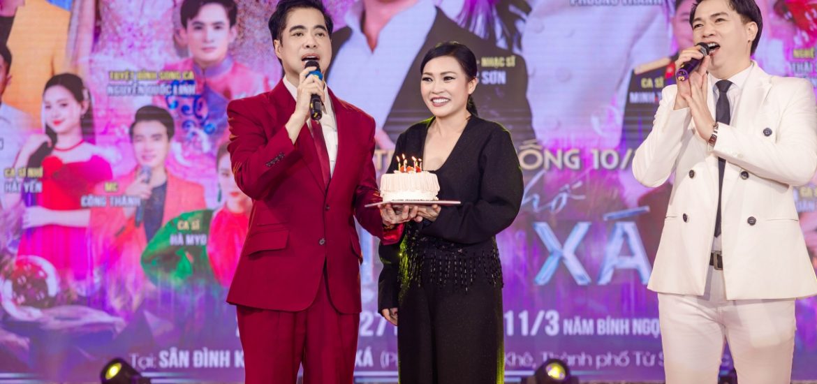 Ngọc Sơn tổ chức sinh nhật cho Phương Thanh ngay trên sân khấu Bắc Ninh